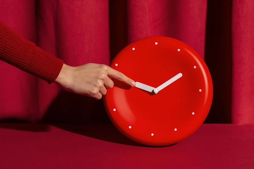 hand-holding-wall-clock-still-life.jpg hand-holding-wall-clock-still-life.jpg