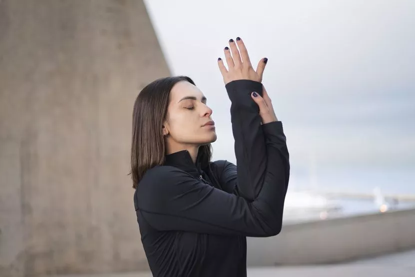 medium-shot-woman-meditation-pose.jpg medium-shot-woman-meditation-pose.jpg