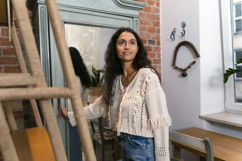 medium-shot-smiley-woman-indoors.jpg medium-shot-smiley-woman-indoors.jpg