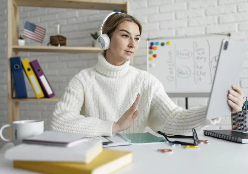 young-woman-teaching-kids-english-lesson-online.jpg young-woman-teaching-kids-english-lesson-online.jpg