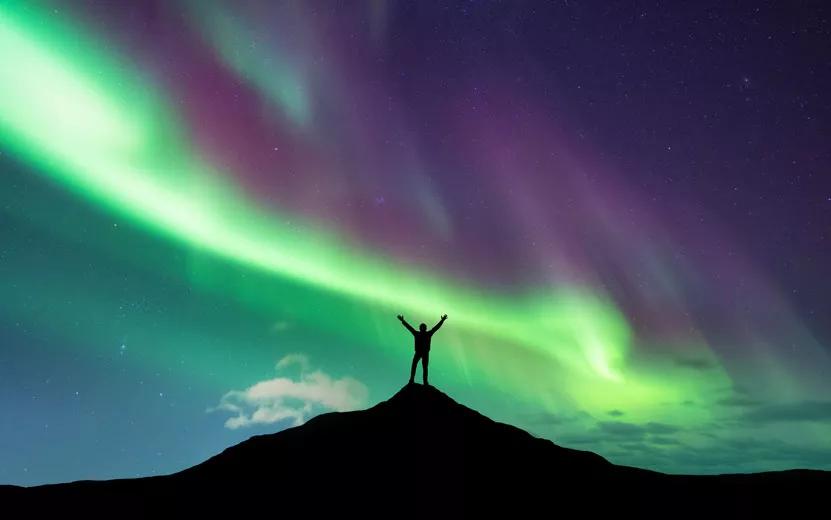 northern-lights-and-silhoue.jpg
