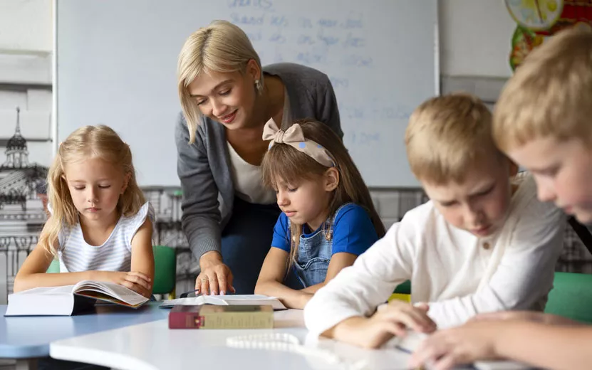 side-view-kids-learning-sun.jpg