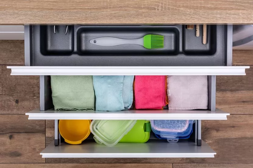 drawer-with-cutlery-kitchen-towels-lunch-boxes.jpg drawer-with-cutlery-kitchen-towels-lunch-boxes.jpg