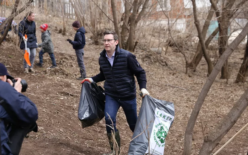 Семенов Ярослав субботник уборка мусор пакеты 2019 Ильяс Бекмансуров.JPG