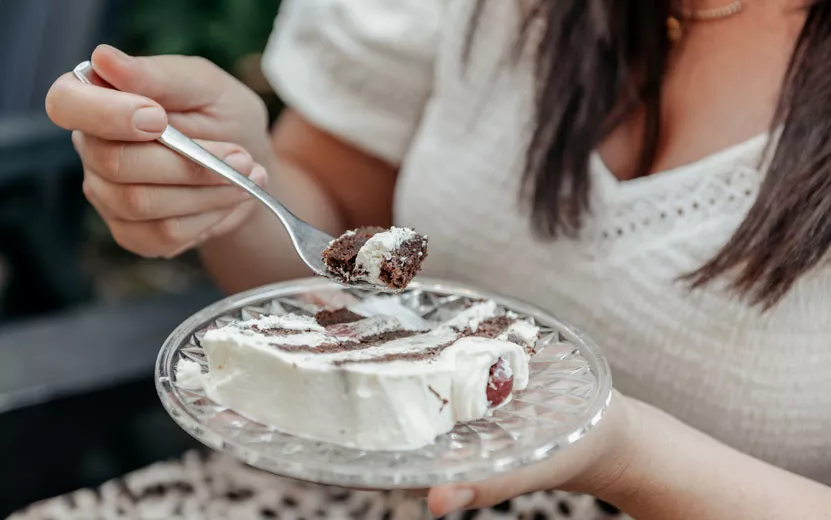 close-up-photo-of-woman-eat.jpg