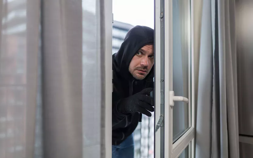 young-male-robber-in-dark-c.jpg