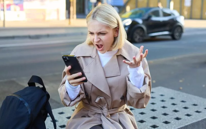 portrait-angry-young-woman-shouting-her-mobile-phone-frustrated-being-outraged-sitting_1258-206042.jpg