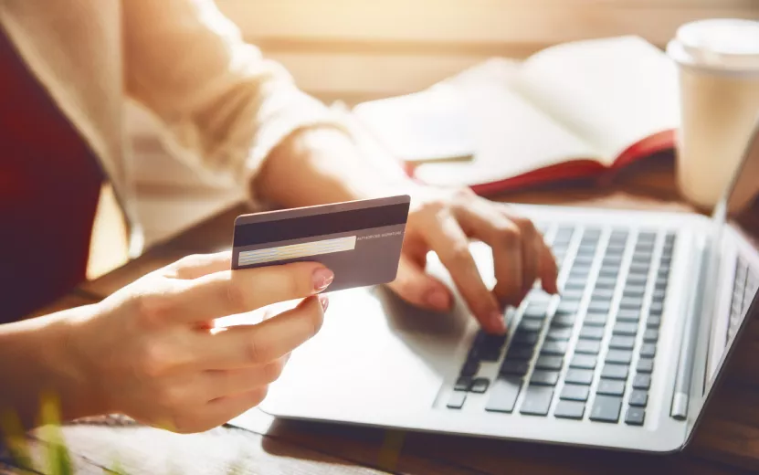 online-shopping-concept-2023-11-27-05-29-25-utc.jpg