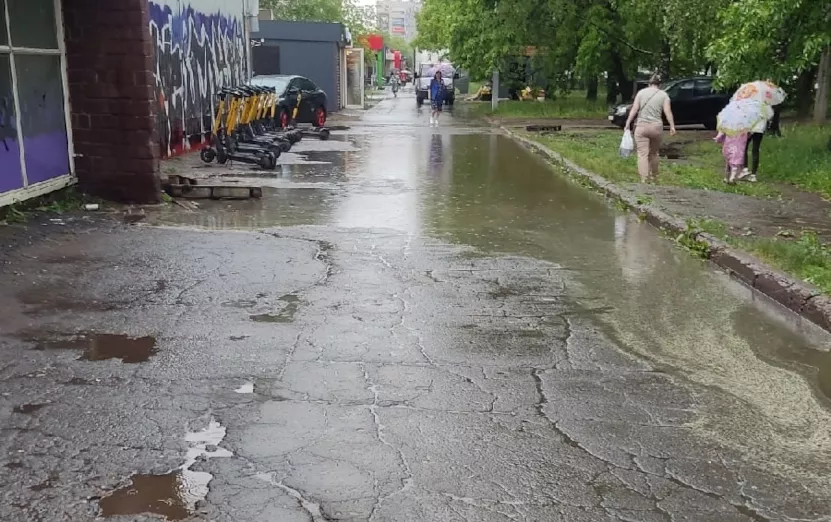 Лужа на автозаводской.jpg Лужа на автозаводской.jpg