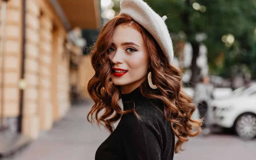 result_gorgeous-white-girl-with-long-wavy-hair-chilling-autumn-day-outdoor-portrait-interested-ginger-female-model-with-cup-coffee.jpg