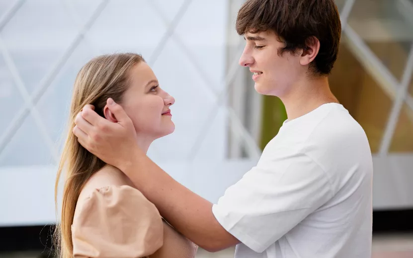 medium-shot-girl-boy-love (1).jpg