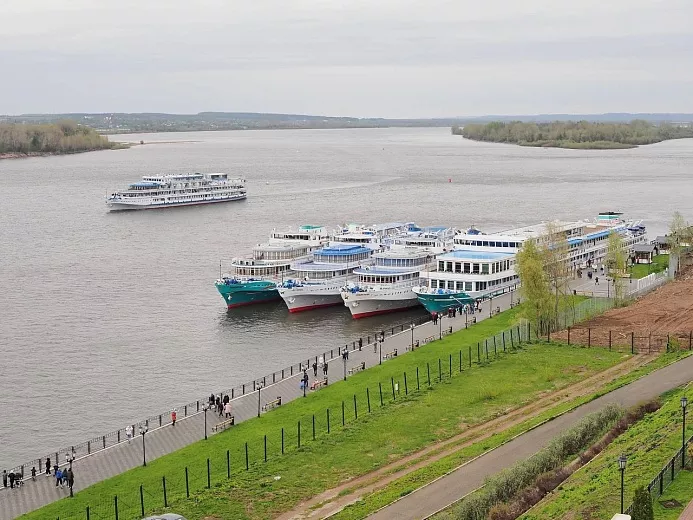 Фотофакт: впервые в Сарапуле одновременно пришвартовались четыре ...