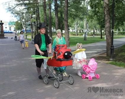 Парад необычных и креативных колясок прошел в Парке Горького в Москве | конференц-зал-самара.рф