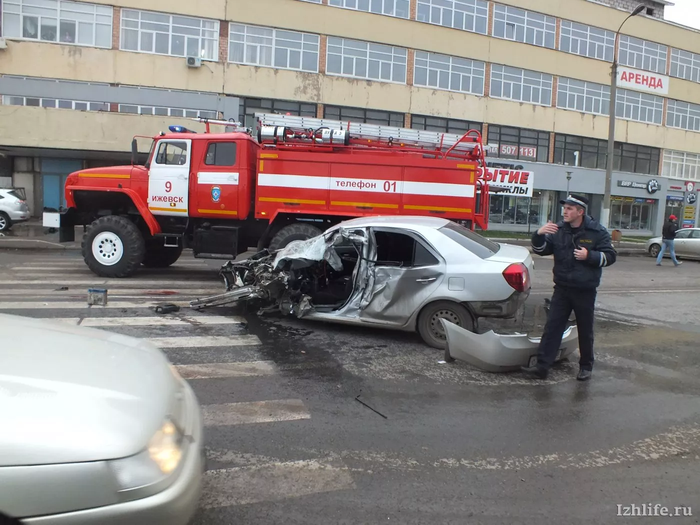 ДТП в Ижевске: от удара иномарки у грузовика оторвало ось » Новости Ижевска  и Удмуртии, новости России и мира – на сайте Ижлайф все актуальные новости  за сегодня