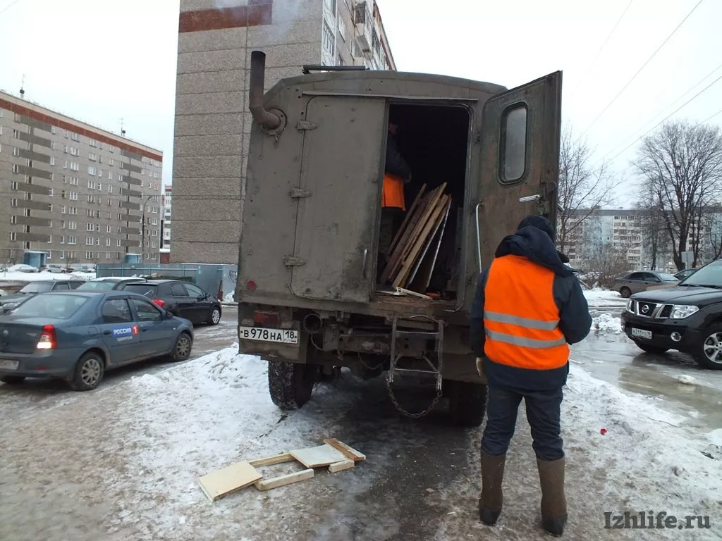 Коммунальная авария в Ижевске: на Холмогорова прорвало водопровод » Новости  Ижевска и Удмуртии, новости России и мира – на сайте Ижлайф все актуальные  новости за сегодня