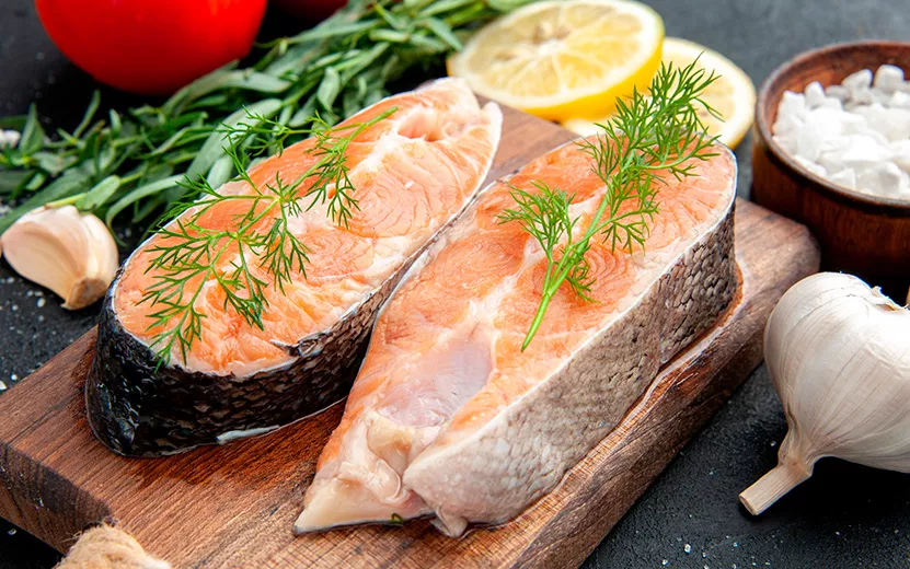 close-up-view-salmon-fish-on-brown-wooden-cutting-2023-11-27-05-25-56-utc.jpg
