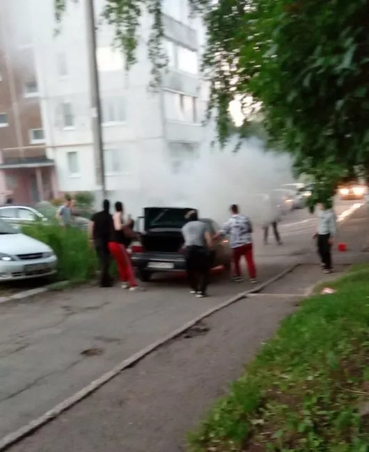 «Дэу Нексия» загорелась на улице Союзной в Ижевске вечером 24 июня - ЧП ...