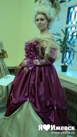 В Ижевск привезли уникальные платья маркизы де Помпадур и Екатерины Великой