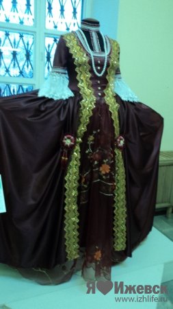 В Ижевск привезли уникальные платья маркизы де Помпадур и Екатерины Великой