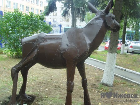 В Ижевске появился новый памятник – лосенок, сделанный из железных отходов