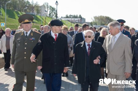 Михаил Калашников будет гулять по новой набережной с правнуками