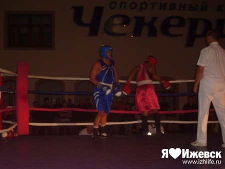 В Ижевске победителю боксерского турнира вручили 12 тысяч рублей