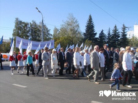 В Ижевске более 10 тысяч горожан участвовало в карнавальном шествии