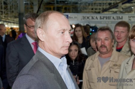 Заводчане Ижевска попросили у Путина работы и… денег