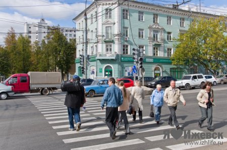 На улицах Ижевска меняют бракованные светофоры