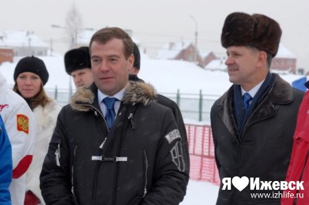 Перед днем рождения Дмитрия Медведева ижевчане раскупили все портреты президента России