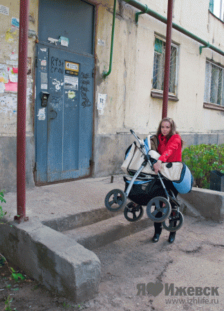 Ижевские молодые мамы с колясками боятся отходить далеко от дома