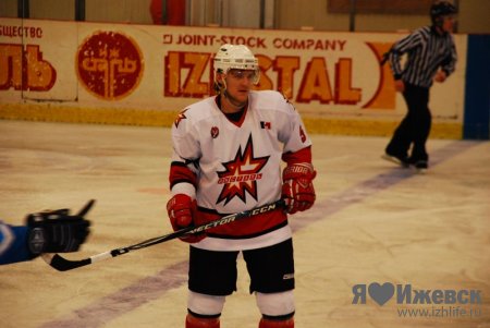 Московская команда украла у ижевских хоккеистов «Ижсталь» логотип