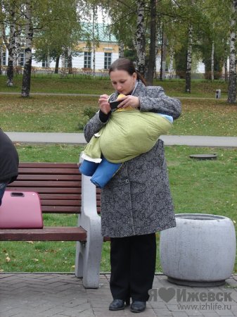 В Ижевске мамы с младенцами устроили настоящий парад