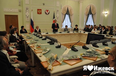 Лучшие учителя Удмуртии получили по 50 тысяч рублей и отобедали в ресторане