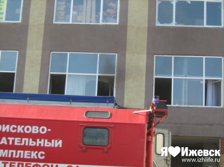 Подробности крупного пожара в Ижевске: спасено восемь человек