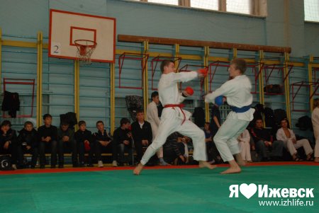 За звание лучших каратистов Ижевска сразились 130 юных спортсменов