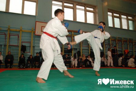 За звание лучших каратистов Ижевска сразились 130 юных спортсменов