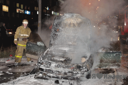 В Ижевске на улице Авангардной загорелся «Nissan»