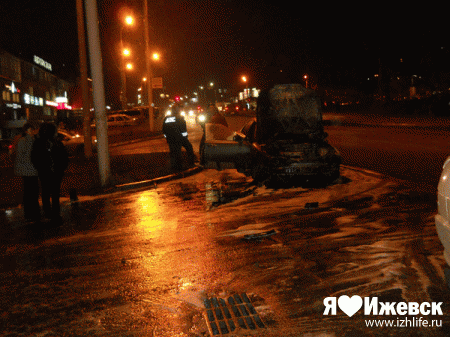 В Ижевске на улице Авангардной загорелся «Nissan»