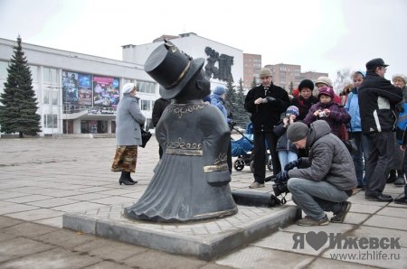 В Ижевске установили скульптуру талисмана города – Ижика