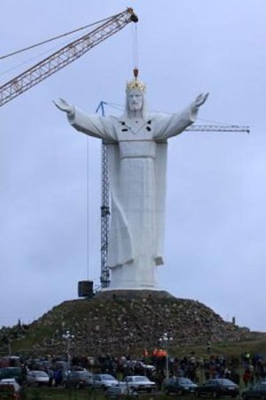 Самая большая статуя Иисуса Христа находится в Польше