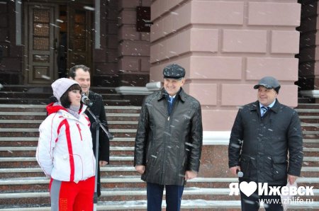 Президент Удмуртии Александр Волков вручил спортсменам подарки