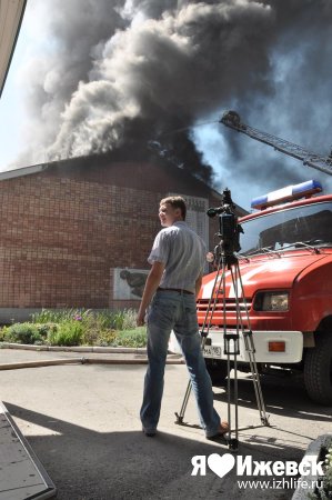Рабочий, по вине которого сгорела крыша Медакадемии в Ижевске, может сесть в тюрьму
