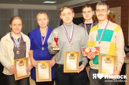 Кто выиграл 40 тысяч рублей и командный Кубок России по шахматам, проходивший в Ижевске