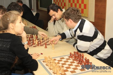 Кто выиграл 40 тысяч рублей и командный Кубок России по шахматам, проходивший в Ижевске