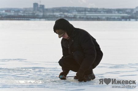 Ижевские рыбаки открыли сезон зимней рыбалки