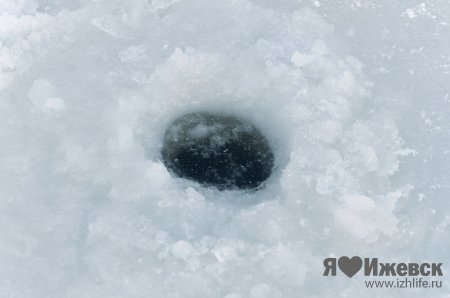 Ижевские рыбаки открыли сезон зимней рыбалки