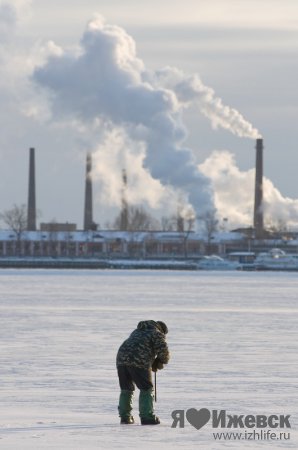 Ижевские рыбаки открыли сезон зимней рыбалки