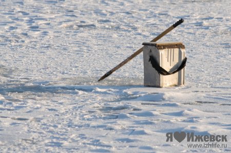 Ижевские рыбаки открыли сезон зимней рыбалки