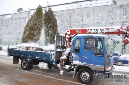 Последствия сильного снегопада в Ижевске: транспорт стоит, горожане массово опаздывают на работу